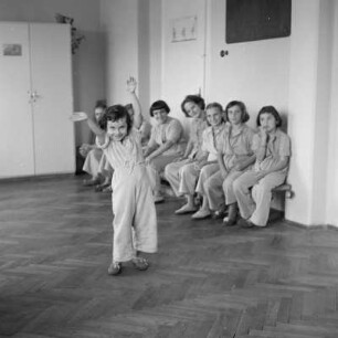 Gymnastikgruppe im Kindersanatorium in Bankja