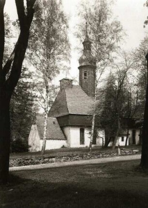 Großhartmannsdorf-Mittelsaida. Wehrkirche (13. Jh.) von Südosten