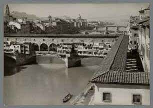 Blick über den Arno und Ponte Vecchio, Florenz, Toskana