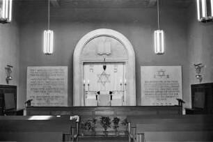 Dresden-Johannstadt, Fiedlerstraße 3. Neue Synagoge (Wiederaufbau 1949-1950; E. Schuchardt), Einweihung der neuen Synagoge auf dem Vorfeld des Jüdischen Friedhofs an der Fiedlerstraße, Urnenbeisetzung von 23 Juden (Tschechoslowaken, Polen und Deutsche), 18. Juni 1950