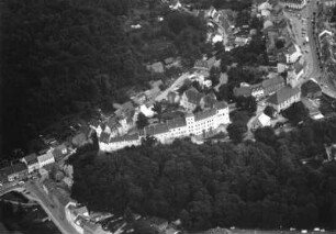 Nossen. Stadtteilansicht mit Schloss, Stadtkirche und Markt. Luftbild-Schrägaufnahme von Nordnordosten