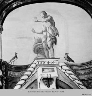 Freskenausstattung der Galleria : Deckendekoration : Gemalte Bogenöffnung mit gemalter Statue des Winters