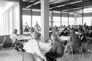 Freiburg; Littenweiler: Pädagogische Hochschule; Mensa, Tische