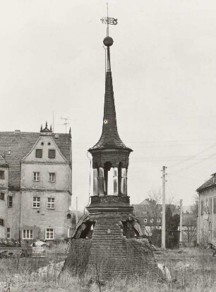 Turmhaube (abgesetzt) mit Laterne des ehem. Glocken- und Uhrtürmchens