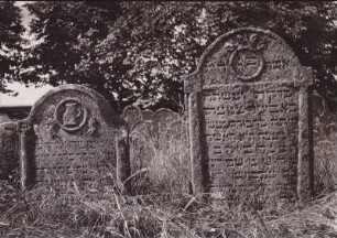 bei Landau, Judenfriedhof. Grabsteine