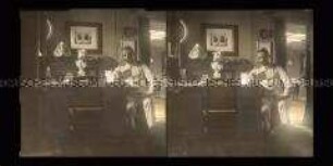Kapitän Hugo von Pohl in der Kajüte der S.M.S. Hansa