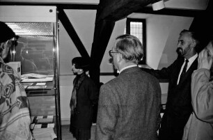 Tagung der Stormarner Archivarinnen und Archivare im Schloß Reinbek: Leiter Bernd Kraske führt durch das Kulturzentrum Schloß Reinbek