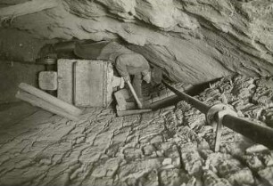 Kleinvoigtsberg, Grube Alte Hoffnung Gottes, Stützmauer, Transport in Hunten