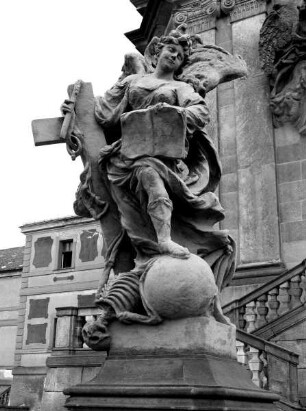 Skulptur, allegorische Darstellung: "Die Religion"
