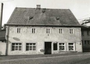 Deutschneudorf-Deutschkatharinenberg. Zico Leuchten GmbH (VEB Leuchtenbau Deutschneudorf). Verwaltungs- und Sozialgebäude, Straßenfront