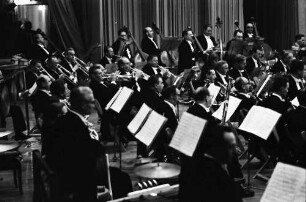 Donaueschingen: Donaueschinger Musiktage; Stadthalle; Hans Rosbaud dirigiert; Bläsergruppe