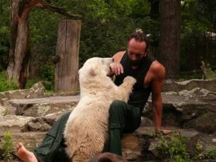 Berliner Zoo, der kleine Eisbär Knut und Pfleger Thomas Dörflein