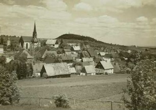 Altenberg, Ortsansicht : Altenberg. Ansicht vom Hang unterhalb des Raupennestes mit Geisingberg von Südwesten