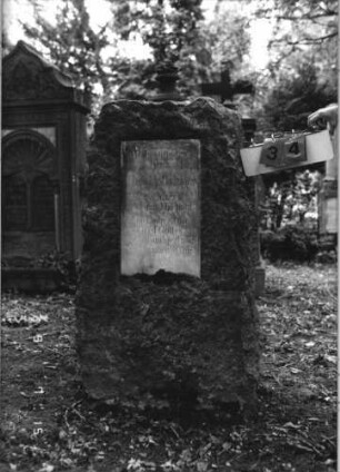 Grabstein 34 [Hahn S. 166 Grab-Nr. 41]