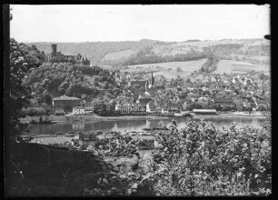 Blick auf Burg und Stadtgebiet und z.T. Kreuzwertheim