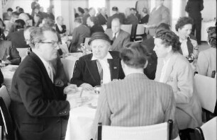 Freudenstadt: Kurhaus; Tisch mit Herrn Scherer
