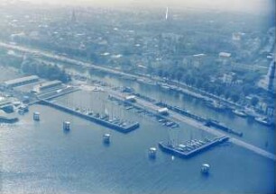 Yachthafen in Rostock-Warnemünde : Blickrichtung Südwesten zum "Alten Strom"