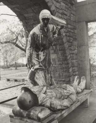 Denkmalanlage für die Gefallenen des 1. Weltkrieges : Denkmalanlage für die Gefallenen des 1. Weltkrieges. Stein, Metall, gegossen (1936; G. Wrba nach A. Lange). Figurengruppe. Wurzen, Park am Bahnhof