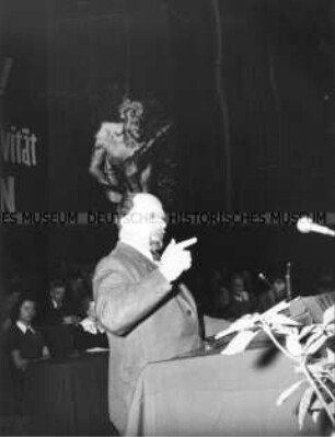 Walter Ulbricht spricht auf der Hennecke-Konferenz in der Staatsoper