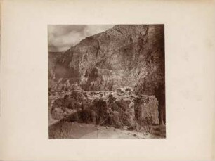 Siedlung Farasch : Die Siedlung Farasch zwischen dem Aladaglar-Gebirge (Antitaurus) und der Schlucht des Zamanti Irmagi.