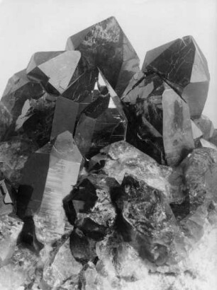 Rauchquarz-Gruppe, Kristalle, Graubünden, Schweiz