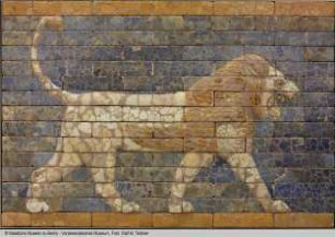 Rekonstruiertes glasiertes Löwen-Relief der Thronsaalfassade