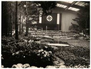 Ausstellungsgarten Deutsche Gartenbau-Ausstellung 1933, Berlin: Innenansicht Ausstellungshalle, Frühlingsgarten
