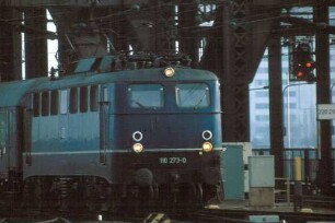 Köln Hbf. Hohenzollernbrücke Einfahrt Lok 110 273 D-Zug