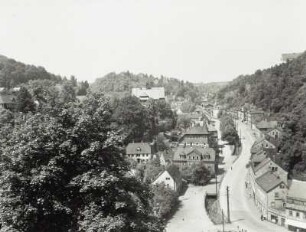 Tharandt, Wilsdruffer Straße im Schloitzbachtal, Blick vom Schloßberg nach Nordnordwest