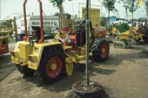 Fotografie: Traktor, Allradtraktor, Systemtraktor, Gartenbautechnik