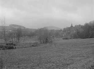 Blick vom Grundstück Hohle Gasse 9 über Mandautal und Neues Schloß