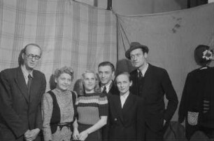 Aufnahmen aus dem literarischen Kabarett "Schall und Rauch" in Berlin, November 1946. Mit Lilli Schubert, Wolfgang E. Parge, A. W. Neubert u. a.
