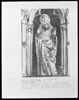 Hochaltarmensa, Vorderseite, 5. Figur von links: Jacobus major mit seinem Attribut, der Pilgermuschel