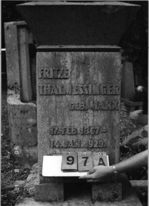 Grabstein 97 (Index: 99618525) Maße HxBxT: 137x61x61 cm: Grabstein 97A
