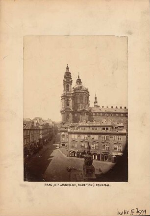 St. Nikolaus, Prag: Ansicht mit Radetzky Denkmal
