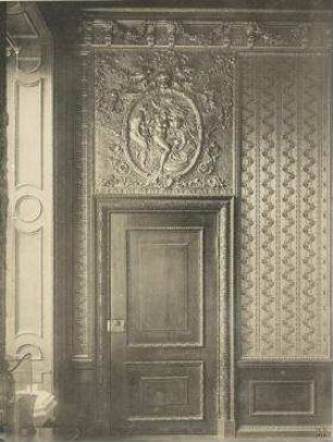 Mecklenburgische Kammern, Tür und Surporte im Wohnzimmer
