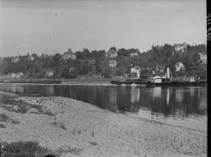 Wasserwerk Loschwitz : Dresden-Blasewitz. Lastkähne und Dampfer auf der Elbe
