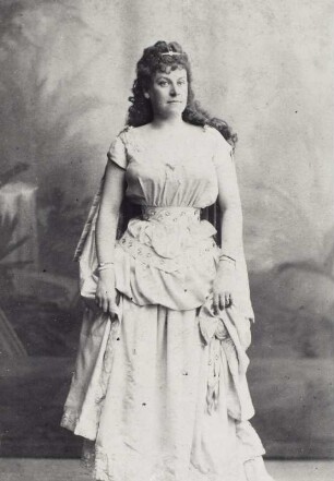 Porträt Therese Malten : Porträt Therese Malten (1855-1930; Sopranistin). Fotografie, Cabinet (Kollodiumpapier auf gelb bezogenem Karton) aus dem Atelier von Wilhelm Höffert. Dresden, um 1885