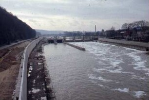 Esslingen, Wehr, unterer Vorhafen, Bundesstraße B 10, flussaufwärts