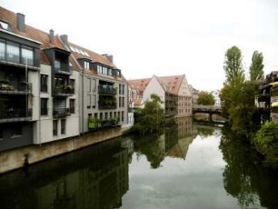 Nürnberg: Pegnitz mit Uferbebauung, Blick zum Henkersteg
