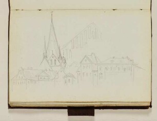 Nikolaikirche Kiel mit Häuserdächern
