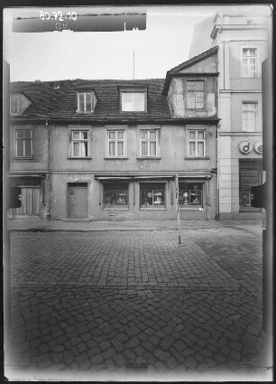 Potsdam. Jägerstraße 17. Wohnhaus mit Laden. Straßenfront