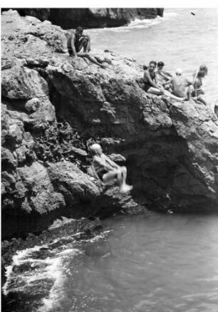 Tarragona [Spanien]: Sprung vom Felsen, Sitzstellung
