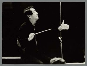 Hiroyuki Iwaki : Portrait des Dirigenten Hiroyuki Iwaki bei den Dresdner Musikfestspielen, Generalprobe im Kulturpalast Dresden