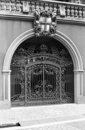 Freiburg: Gittertor der Sparkasse, Franziskanerstraße