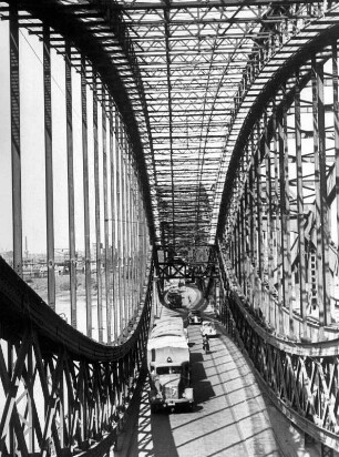 Hamburg-Steinwerder. Freihafenelbbrücke