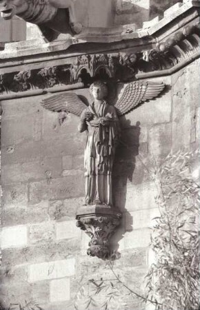 Engel mit Krone (Figur 10)