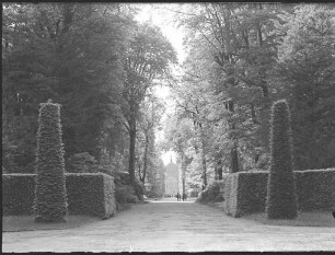 Potsdam, Park Sanssouci, Hauptallee, Blick zum Neuen Palais.
