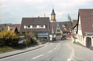 Merdingen: Dorfstraße mit Kirche