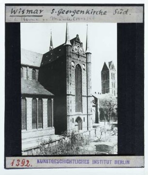 Wismar, Georgenkirche,Wismar, Marienkirche : Außenansicht von S, Turm der Marienkirche im Hintergrund